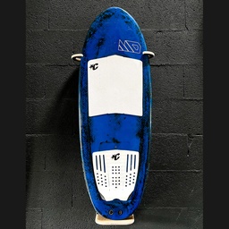 [#243] Occasion Hybrid Foil Board MD Surfboards 4’6 / 42 L - rose / bleu (copie)